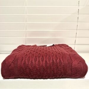 (SOLD) Men’s Hollister Heavyweight Cable Crewneck Sweater